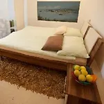 Veli Varos Apartman *