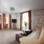 Veli Varos Apartman Split