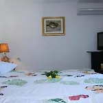 Veli Varos Apartman *