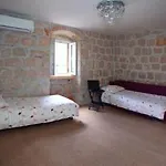 Apartman Veli Varos *