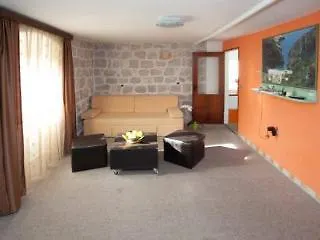 Veli Varos * سبليت