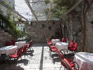 Veli Varos