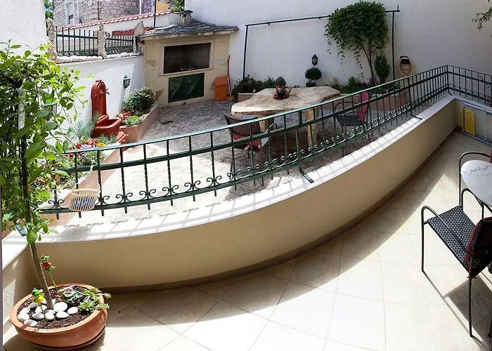 Veli Varos * Split