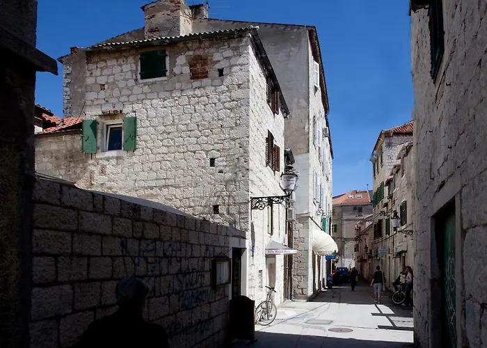 Veli Varos * Split