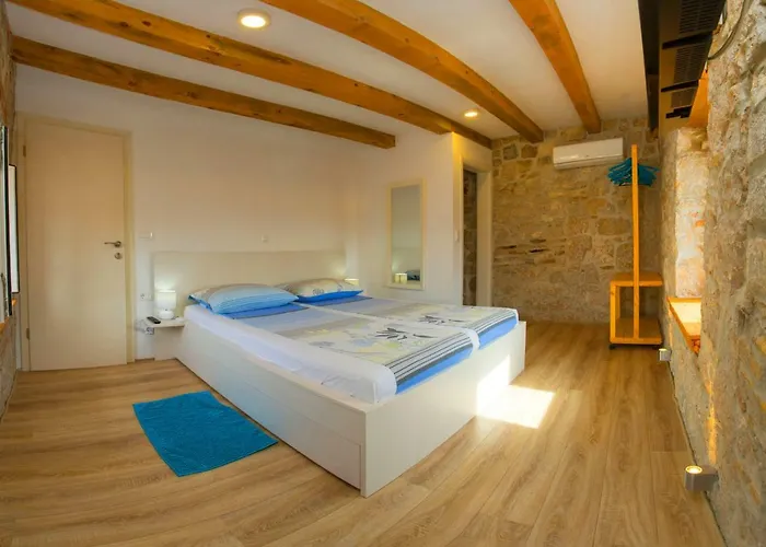 Veli Varos * Split